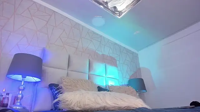 Yara_Bliss_'s cam snapshot