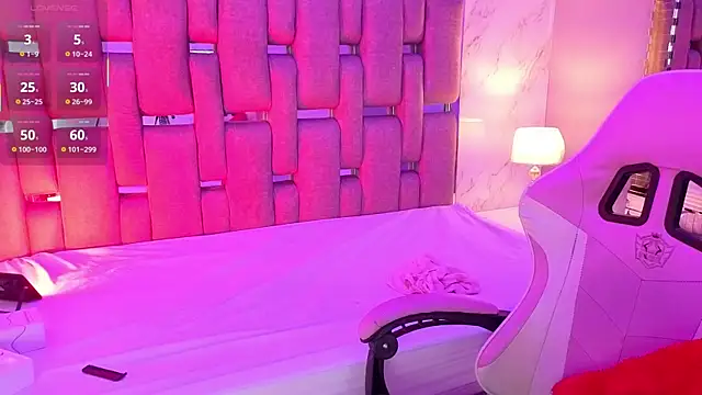 ZharaLux live sex cam