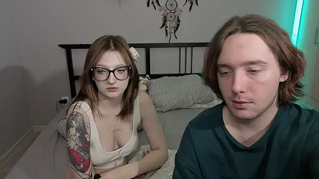 ellen_and_danny's cam snapshot