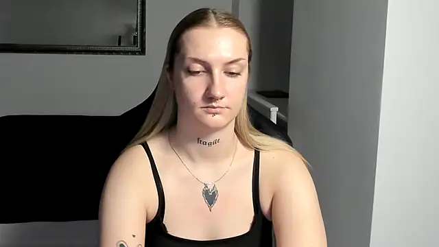 AlexaTease's cam snapshot