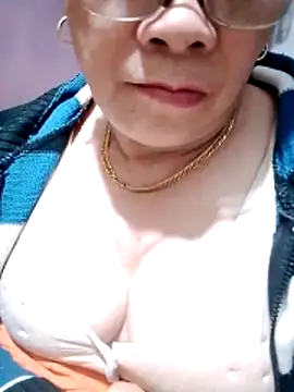 small-house123 live sex cam