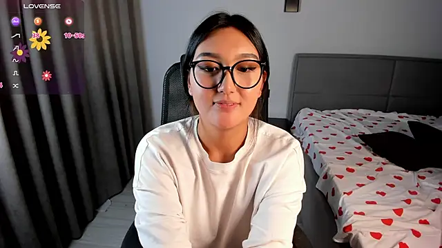 Yunamini live sex cam