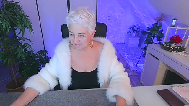 LovelyHelena's cam snapshot