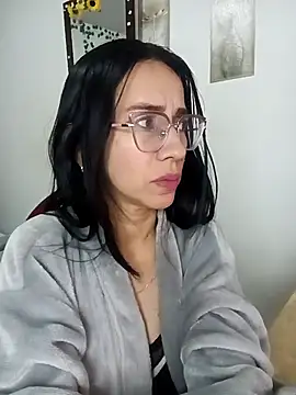 YaraDuartee's cam snapshot