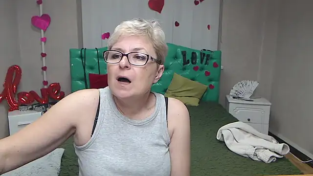 EmiliaGree's cam snapshot