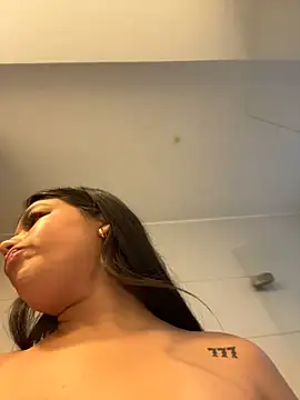 Alyshanon18 live sex cam