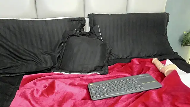 NaughtyNebula's cam snapshot