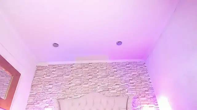 Lucia-Horny24 live sex cam