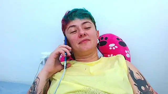 tomboyblue's cam snapshot