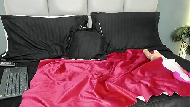 NaughtyNebula's cam snapshot