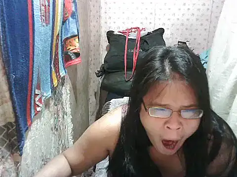 Hotty_babe23's cam snapshot