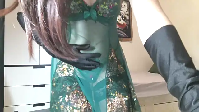 Aromaloveqq's cam snapshot