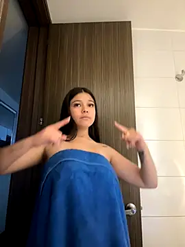 Alyshanon18 live sex cam