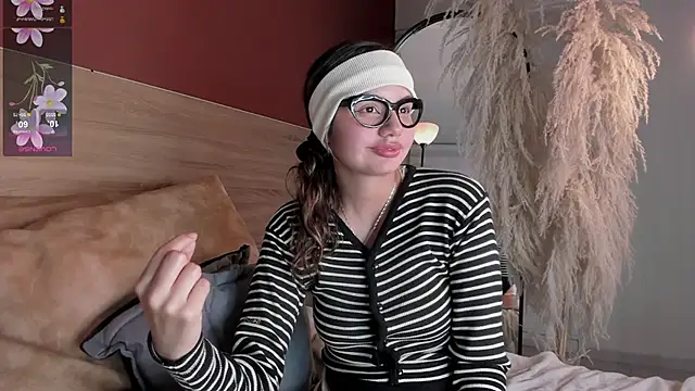 Emma_bloom__'s cam snapshot