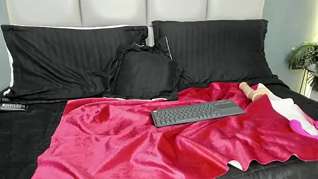 NaughtyNebula's cam snapshot