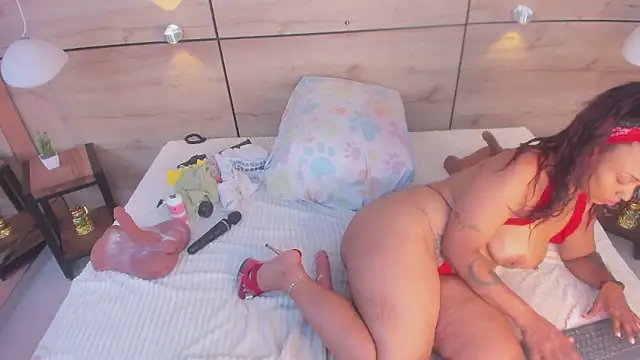 martina_touss's cam snapshot