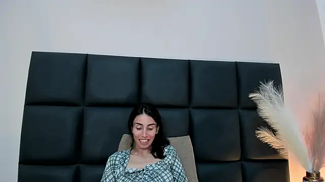 Nina_Cavaali's cam snapshot