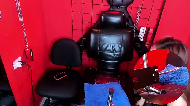 painwithoutpity's cam snapshot