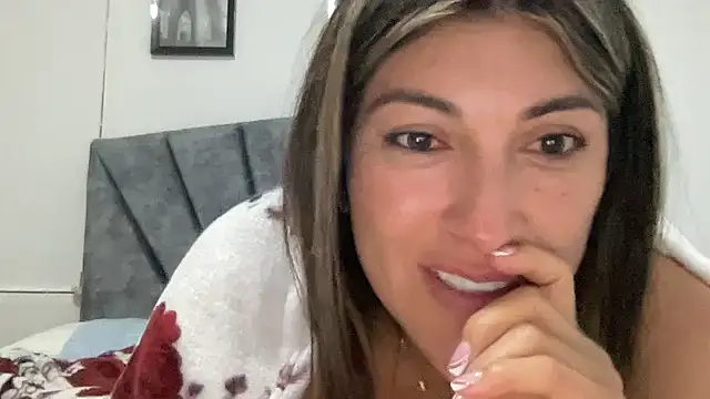 LunaBeya's cam snapshot