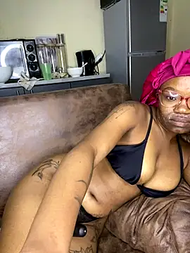 YummyMelanin117's cam snapshot