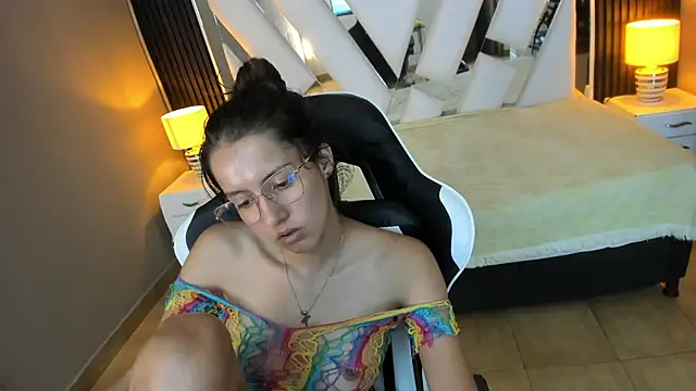 Linda4Petite's cam snapshot