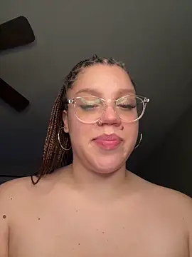QueenNuttCollector live sex cam