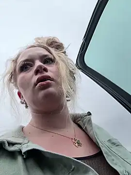 Milf-N-Kookies live sex cam