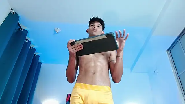 KamiSuarez live sex cam