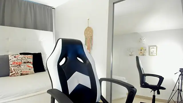 liaa_moretti_'s cam snapshot