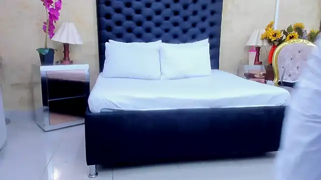 NahomiWhitel live sex cam