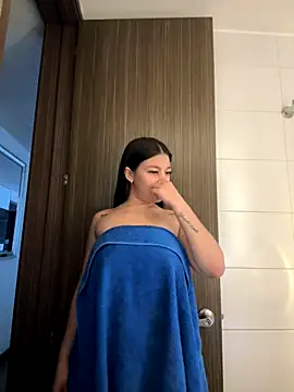 Alyshanon18's cam snapshot