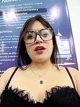 Lesly_10-'s cam snapshot