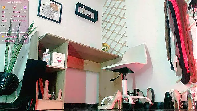 myla_sarah's Stripchat show and profile