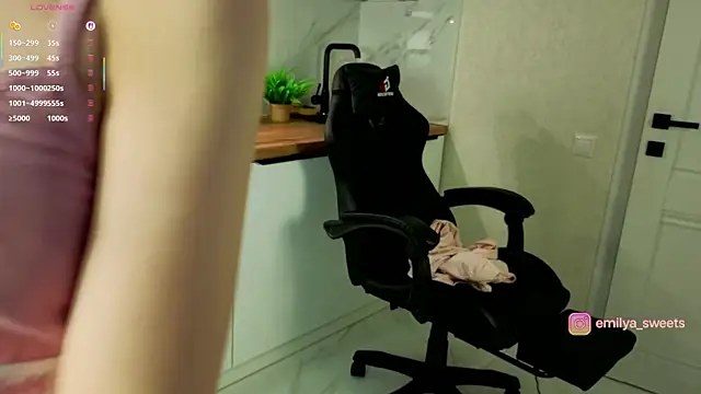 sweetsEmily's cam snapshot