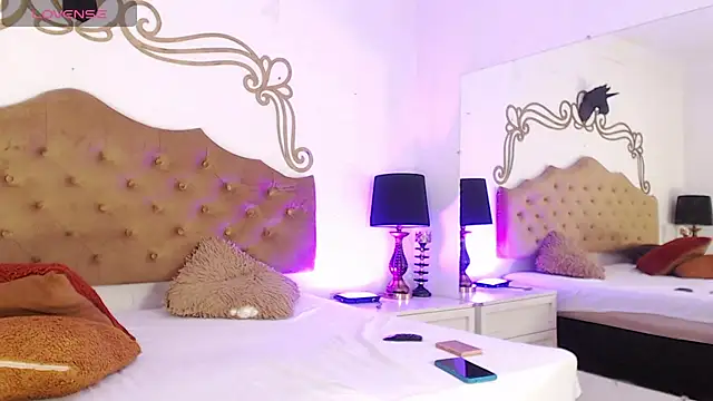 Adara_Ferrara live sex cam