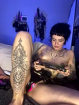 littleinkedblaise666's cam snapshot