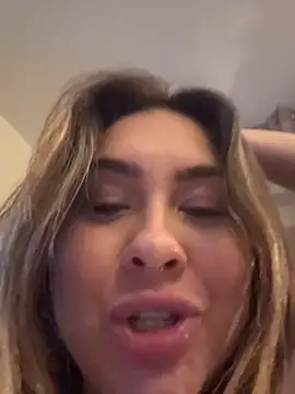 kyarafiore live sex cam