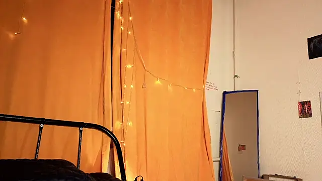 MikkyMoony's cam snapshot