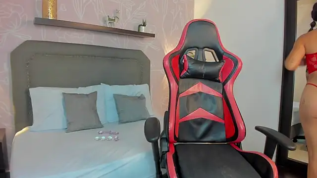 madison_saenzz's cam snapshot