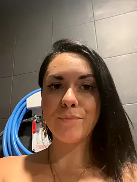 Luccreccia_ live sex cam