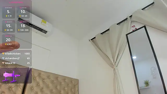 Alessiiaa_ live sex cam