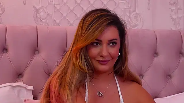 YaaraCollins live sex cam