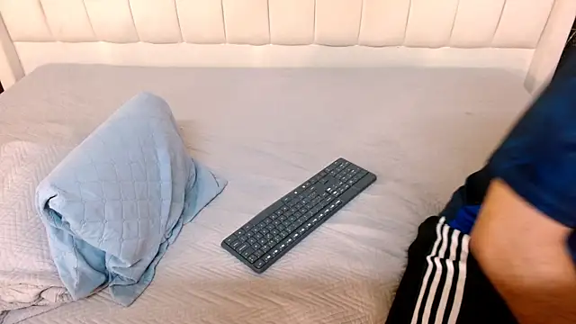 MilanZaire live sex cam