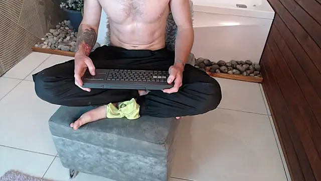 Lil_James's cam snapshot