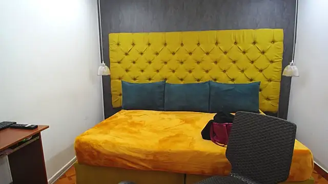 LADY-IN-BLACK's cam snapshot