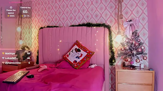 AURORAMARTIN2's cam snapshot