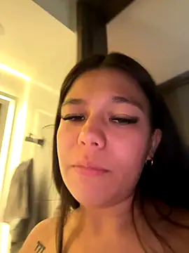 Alyshanon18's cam snapshot