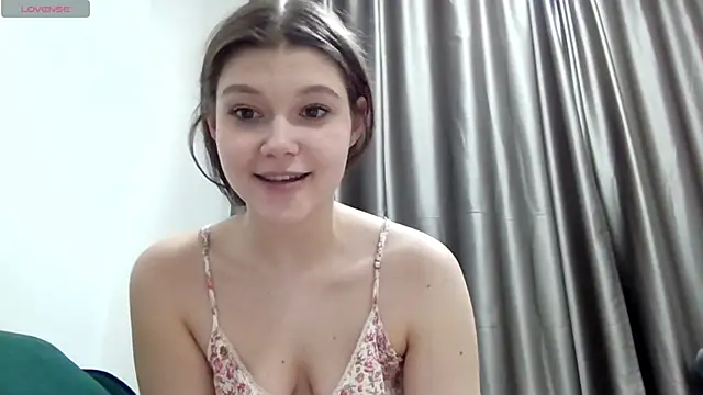 Kelly_Ember's cam snapshot