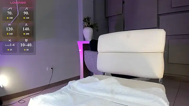 NiaHolland's cam snapshot