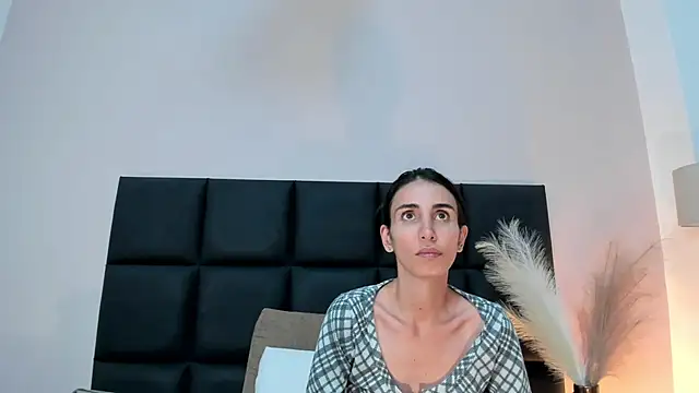 Nina_Cavaali's cam snapshot